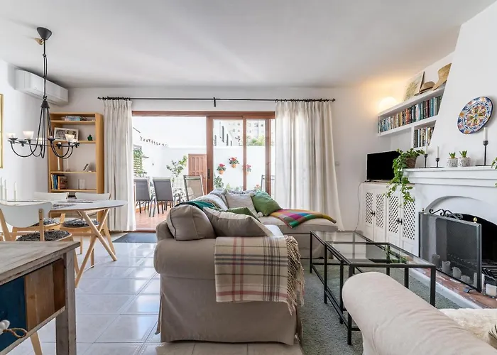 Casa Pueblo Lopez * Фуэнхирола